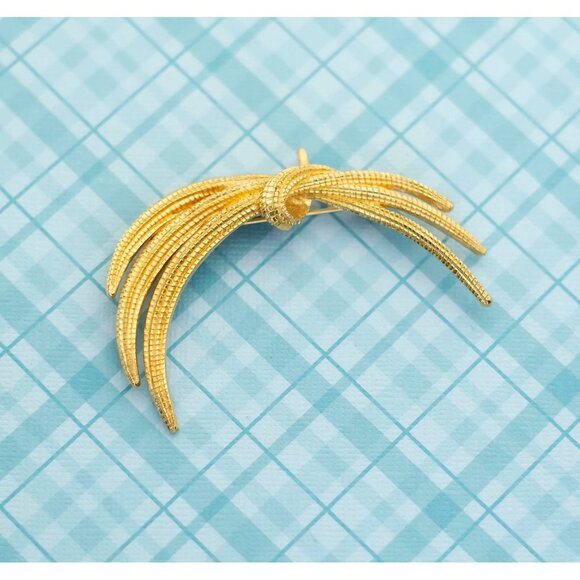 Vintage Unique Gold Tone Rope Brooch by Monet - L12 - Picture 1 of 2